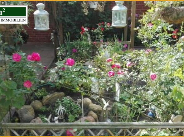 Blick in den blühenden Gartenanteil