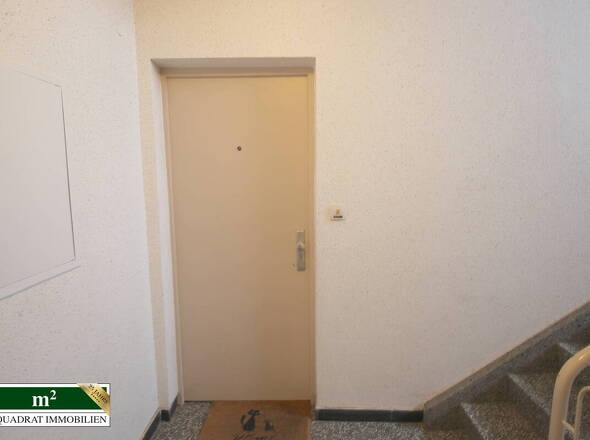 Wohnungseingang Hochparterre mit Türspion