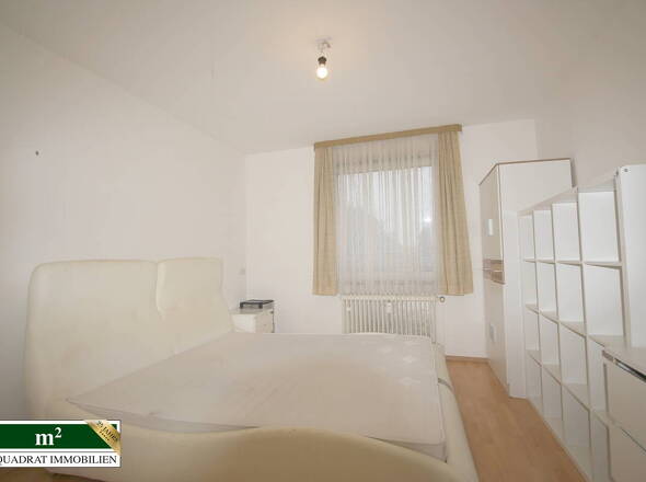 Geräumiges Schlafzimmer