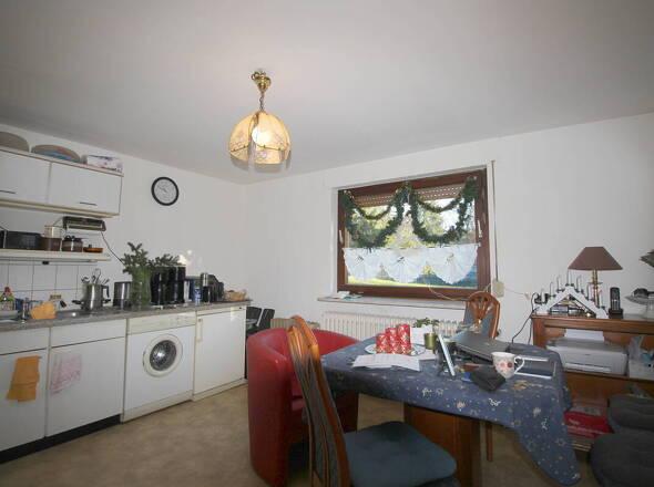 Große Küche mit Essbereich Souterrainwohnung