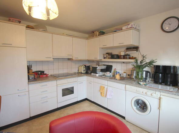 Geräumige Wohnküche Souterrainwohnung