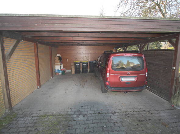 Zugehöriger Doppelcarport