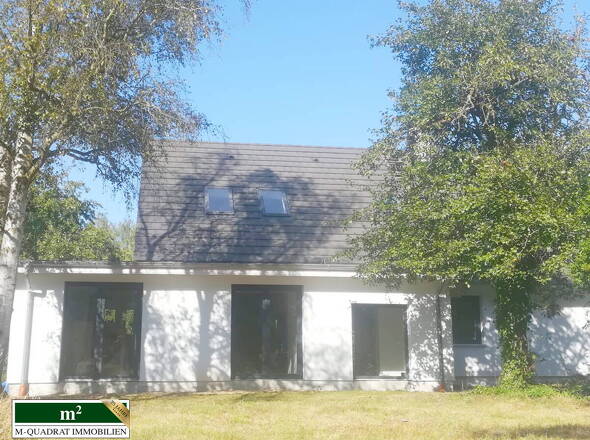 Seitenansicht EFH in ländlicher Alleinlage