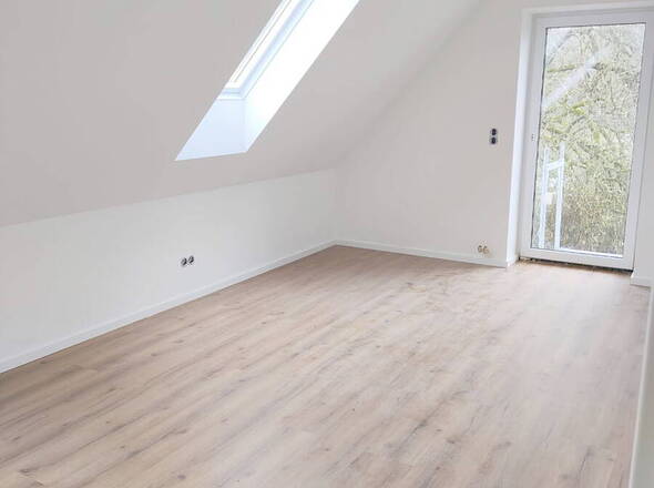 2. Schlafzimmer OG mit sep. Ankleide