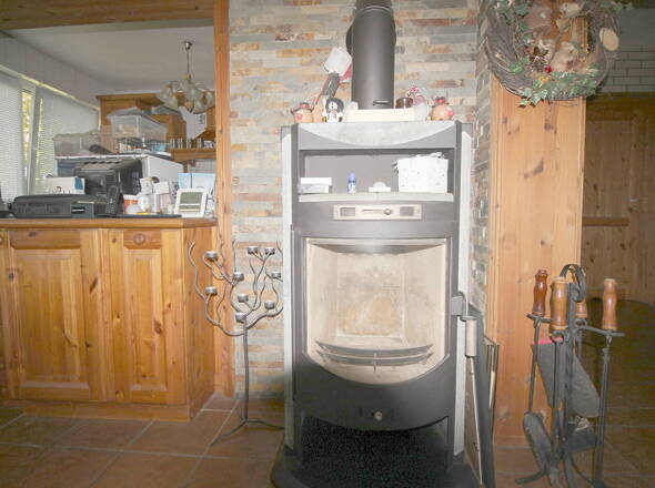 Wohnzimmerkamin erzeugt wohlige Wärme