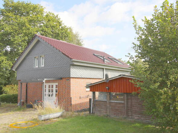 Nebenhaus mit Ausbaureserve u. Gartenschuppen