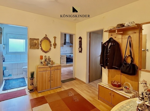 Praktischer Flur mit zusätzlichem Stauraum.