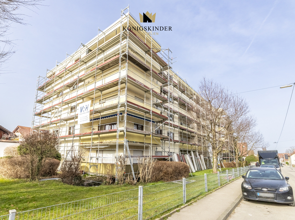 Außenansicht mit Balkonsanierung