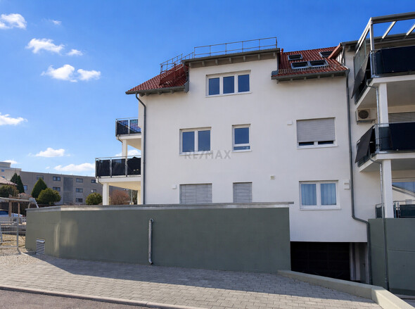 Stellplatz  und seitliche Ansicht