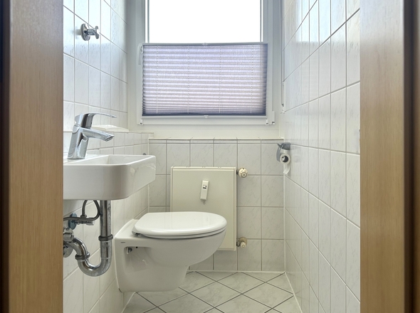 Gäste-WC mit Fenster