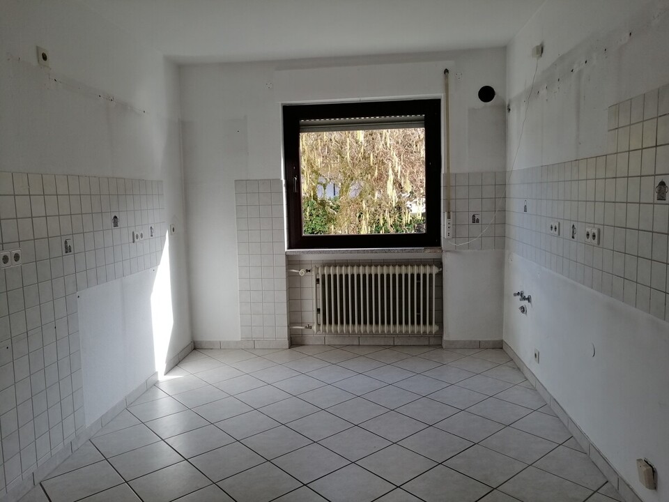 Küchenfenster zur Hausfront