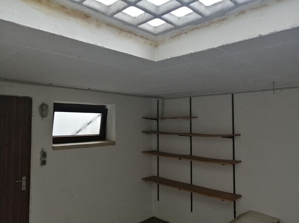 Terrasse Unterkellert!