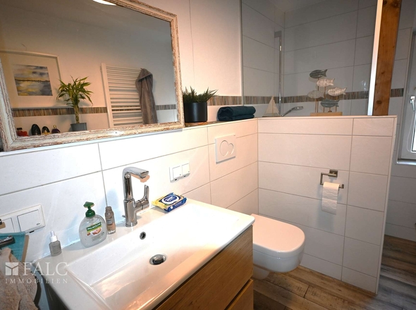 EG-modernes Badezimmer