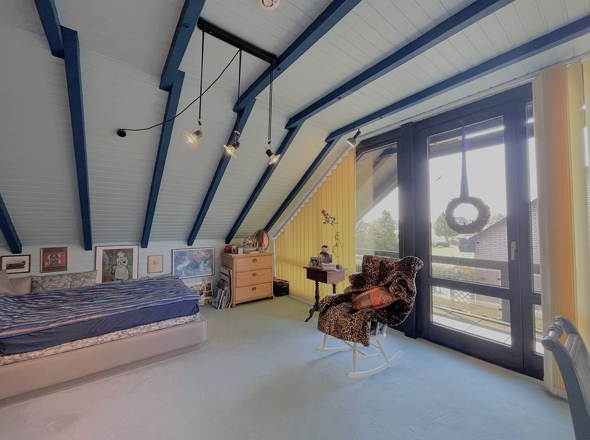 Zimmer OG mit Giebelloggia