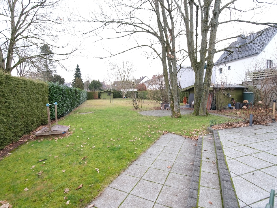 gepflegter Gartenbereich