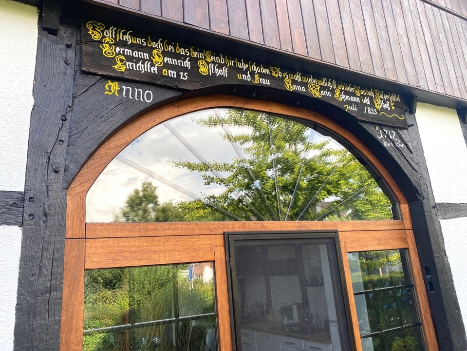 Deelentor mit Inschrift