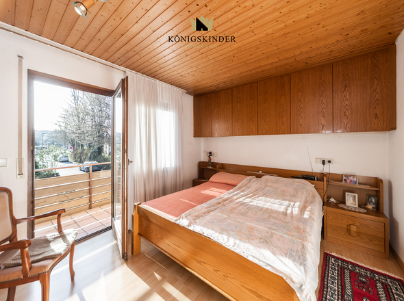 Schlafz. mit Balkonzugang im OG