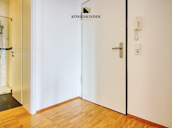 Wohnungseingang mit breitem Flur 