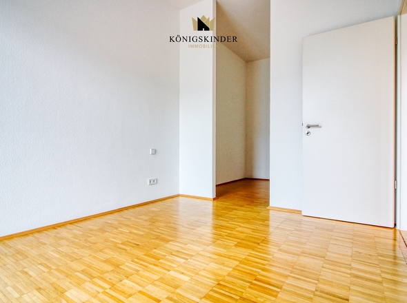 Schlafzimmer mit eigenem Ankleideraum