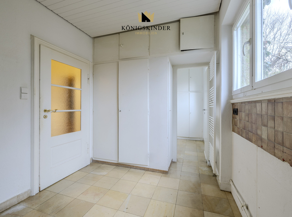 Küche EG mit separatem Vorratsraum