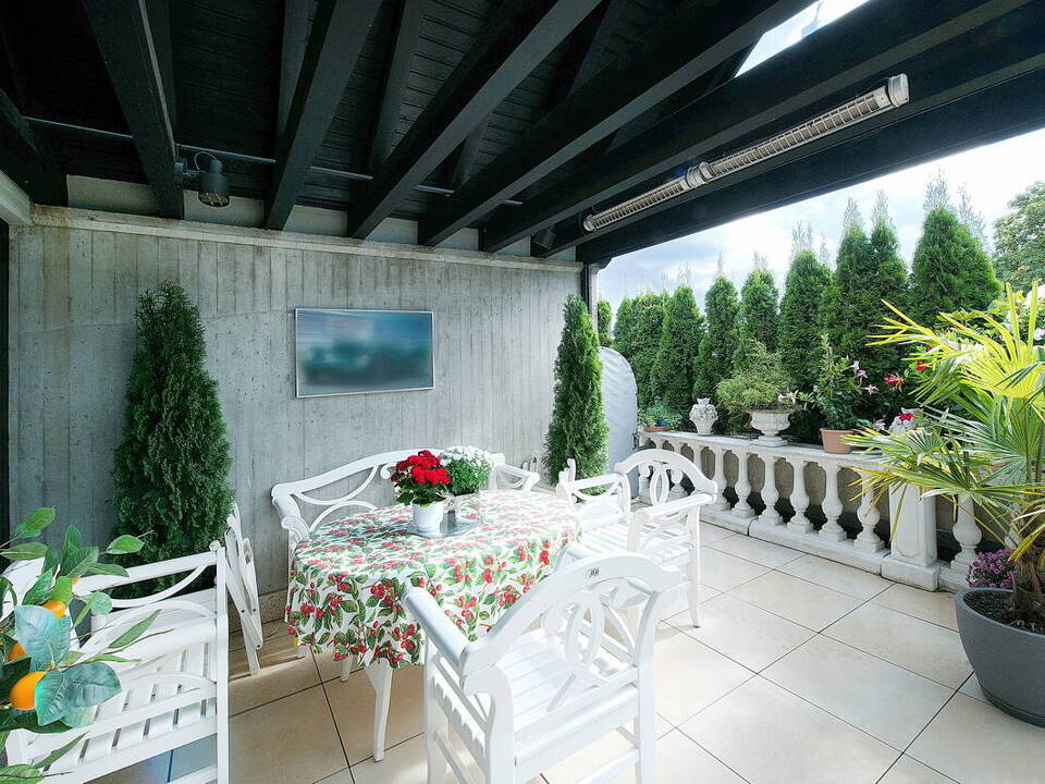 überdachter Terrassenbereich