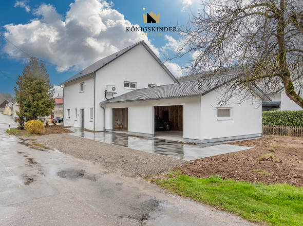 ...Hoffläche und...