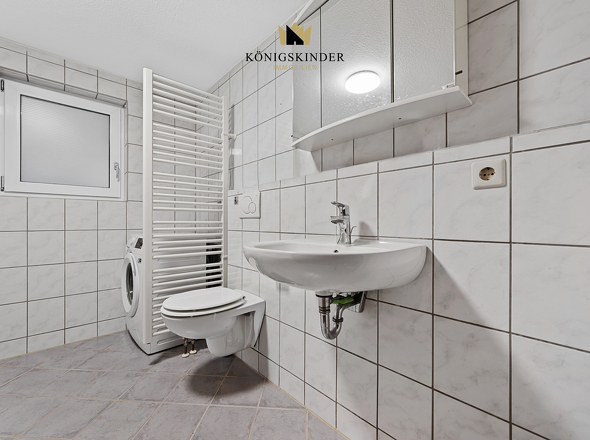 ...Bad mit Waschmaschinenanschluss...