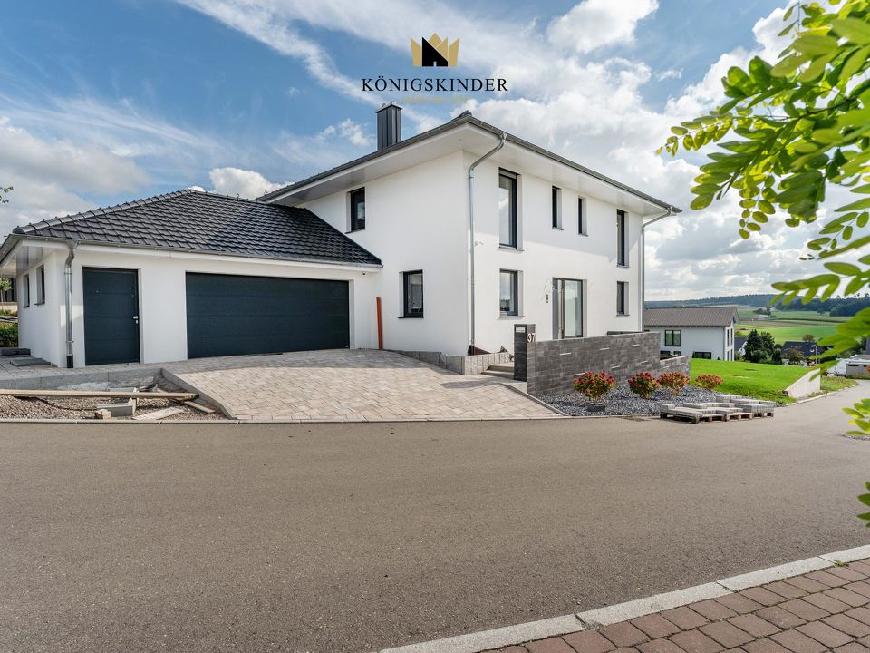 ...sogar mit Garage...