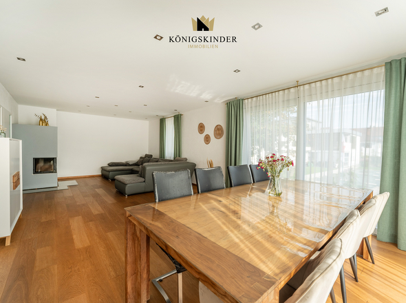 ...weiter ins Wohn- und Esszimmer...