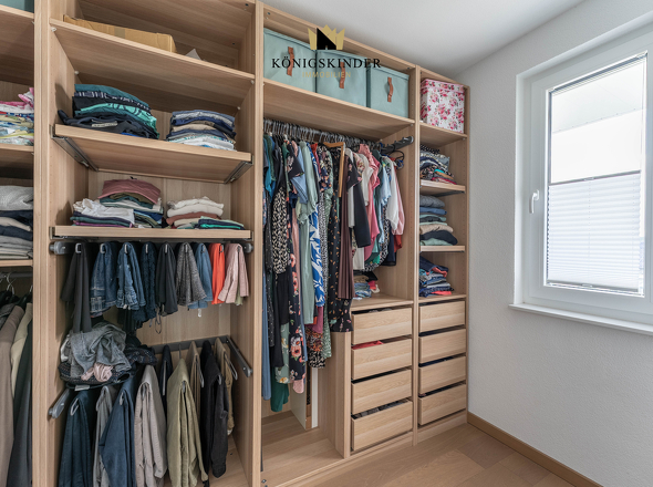 ...sogar mit Ankleide...