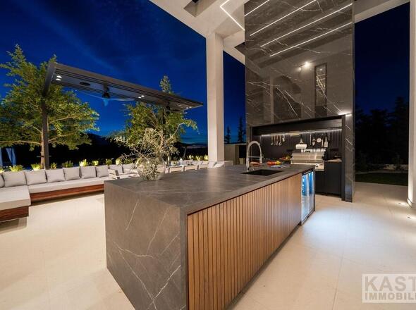 outdoor kitchen