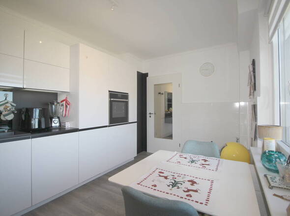 EBK aus Perspektive zum Flur