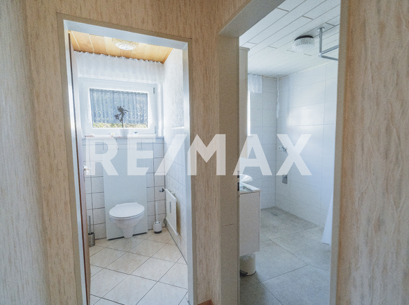 Modernes Bad + sep. WC im EG