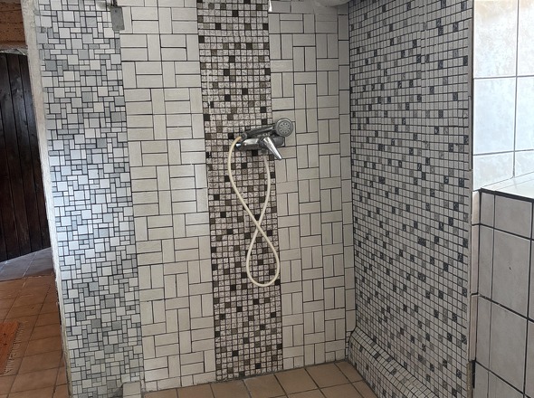 Dusche im Kellerbereich