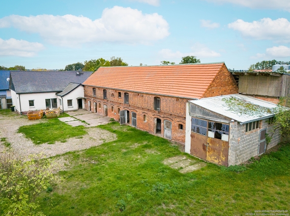 EFH, Stallungen, Garagen