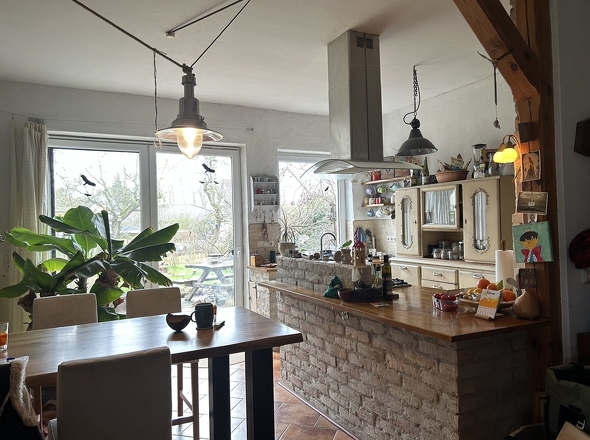 Die Küche und Sitzecke