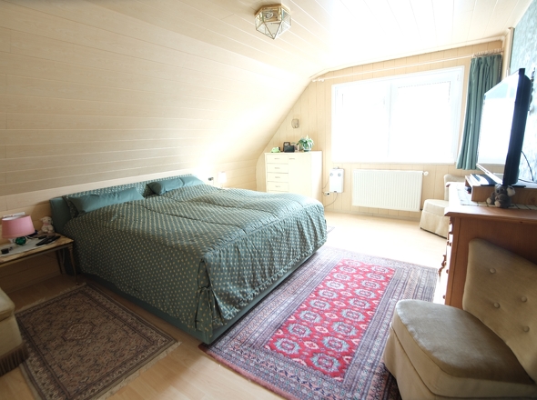 Schlafzimmer (OG.)