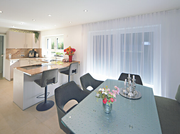 Esszimmer und Küche