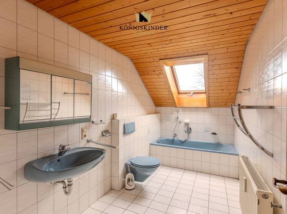 ...sowie ein weiteres Badezimmer...