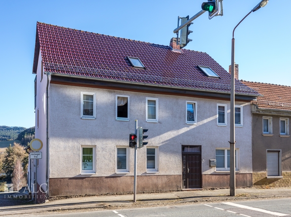 Seitlich. Anliegerstrasse