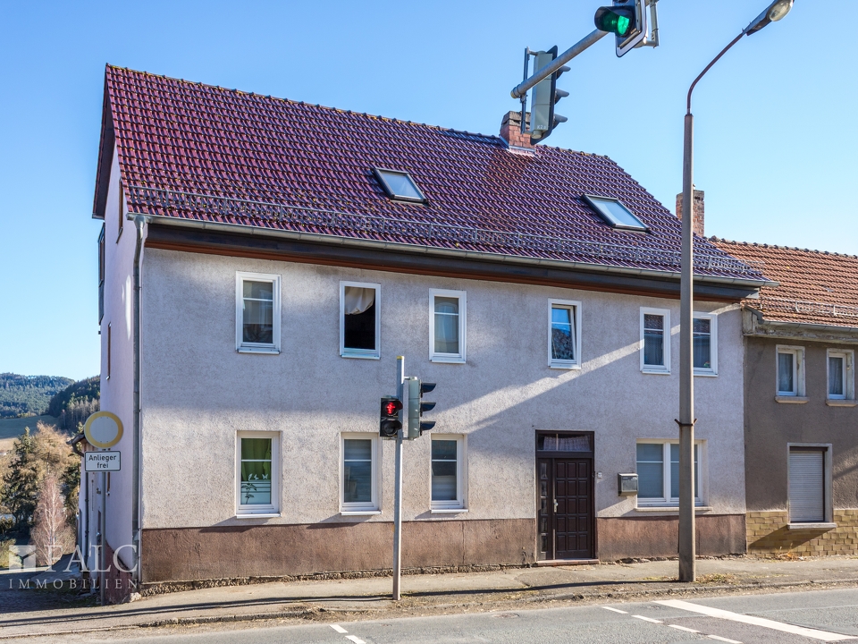 Seitlich. Anliegerstrasse