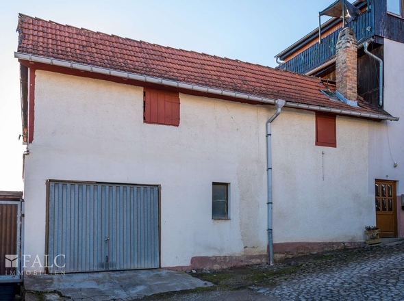 Nebengebäude m. Garage