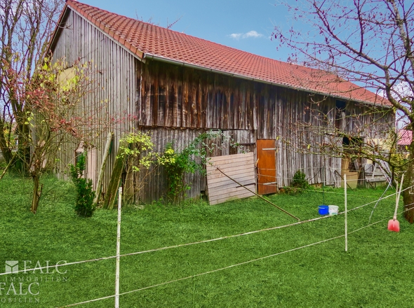 Scheune mit Gehege
