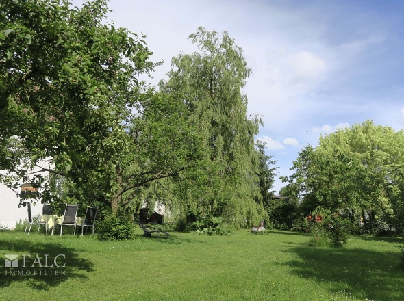 Garten o. Platz für Wohnhaus