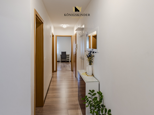 OG Flur und Garderobe