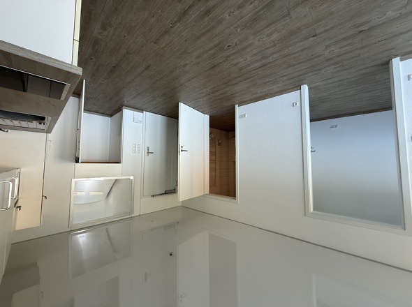 Blick Richtung Schlafzimmer, Bad & Eingangsbereich