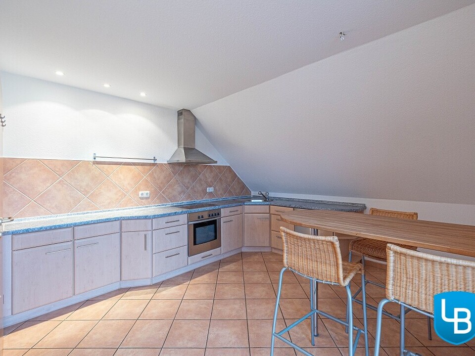 Küche mit Zugang zur Loggia