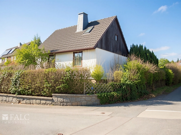 Hausansicht seitlich - (KI generiert)