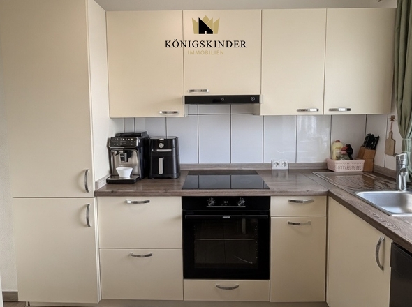 Moderne, neu eingebaute Küche (ohne Kühlschrank).jpeg