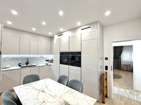 Küche mit Essbereich 